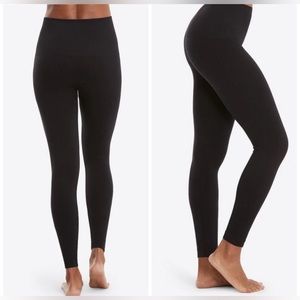 Spanx. Look At Me Now Black Seamless Leggings. Size XL.